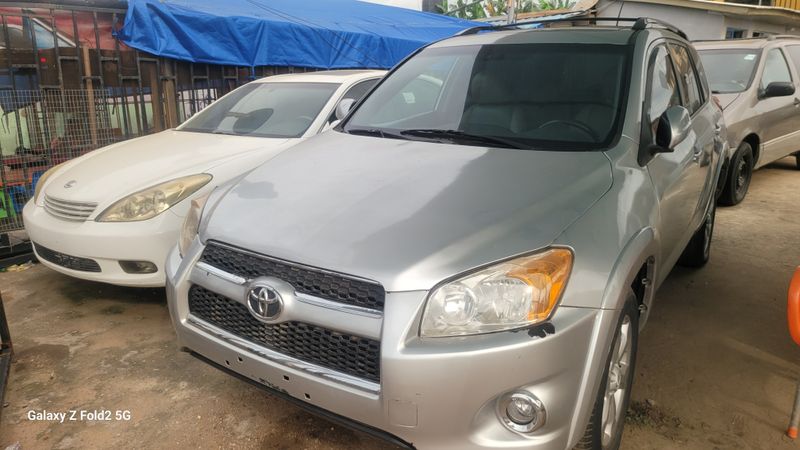 Thumbnail 7 of 2012 Toyota RAV4 XLE